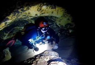 Potápění v nejpopulárnější jeskyni na Floridě + VIDEO