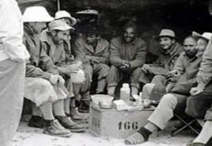 Rok 1954, K2, bivak ve výšce 8100 metrů a teplota -50°C, přesto byl Bonatti křivě obviněn více než 50 let