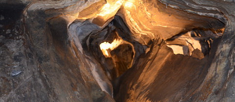 Nejmenší zpřístupněná jeskyně v Česku je plná srdcí