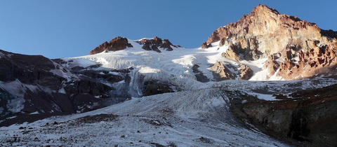 Pád do ledovcové trhliny pod Kazbekem