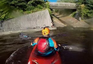 Nejšílenější kajakářský kousek? Sjezd odvodňovacího příkopu!