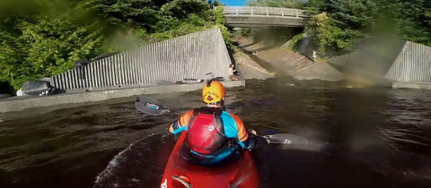 Nejšílenější kajakářský kousek? Sjezd odvodňovacího příkopu!