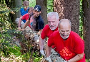 Tisíce běžců se opět pokusí přeběhnout vrcholy Beskyd