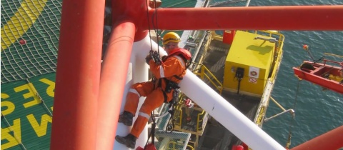 Co znamená průmyslové lezení a jak to vypadá, když se v něm soutěží?