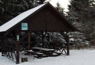 Odpočívadlo pod Tanečnicí nedaleko Pusteven