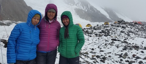 Tři Šerpky budou po Everestu a K2 pokoušet také Kančendžengu