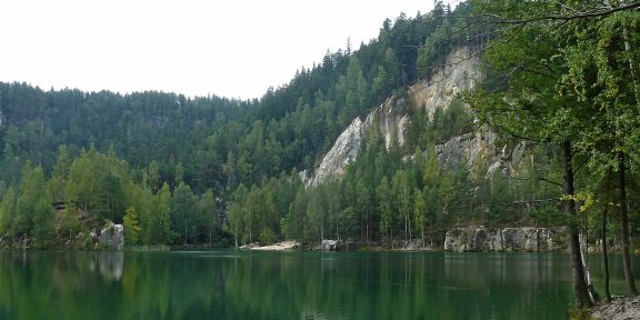 Jezero Pískovna v Adršpašských skalách