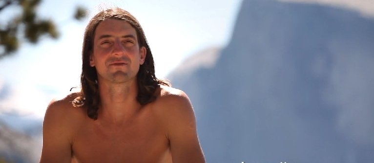 B.A.S.E. jump v Yosemitech se pro horolezeckou legendu stal osudným.