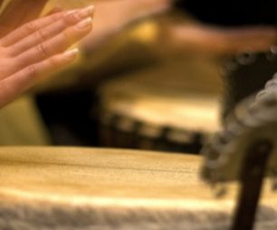 Tomáš Kerle: Hra na africké bubny (Sál kreativních workshopů, NE 16:00 - 17:00)