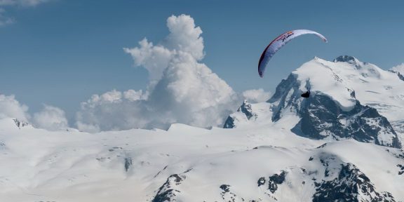 X-Alps – 1000 km přes Alpy na paraglidu i pěšky