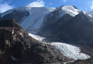 Trekování v Chile: Sucho v krku, hořký ledovec a šílené kytky v údolí Yerba Loca