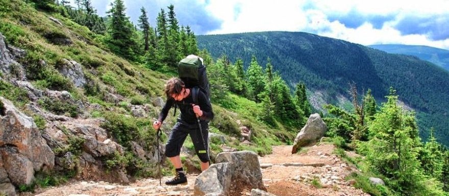 Ujdete 100 km za 24 hodin? Donesete 40 kg až na Sněžku? Změřte své síly v outdoorových závodech!