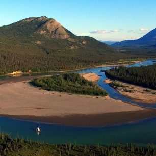 NE 16:00 - 17:00 (cestovatelský sál) Fjolls: Divočinou Aljašky