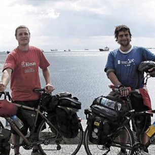 NE 15:00 - 16:30 (sál osobností) Honza Homola a Jirka Zeman: Na kole z Prahy do Turecka