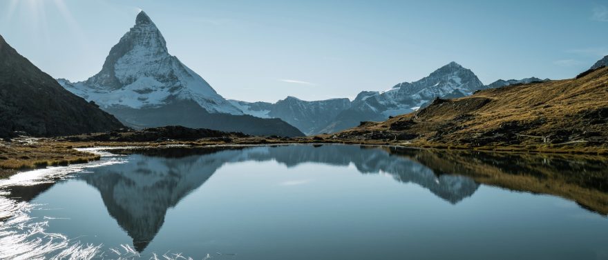 Matterhorn a Malý Matterhorn od jezera Riffel