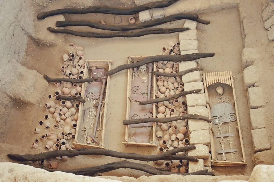 Hrobka vojáků z archeologického naleziště v Sipánu
