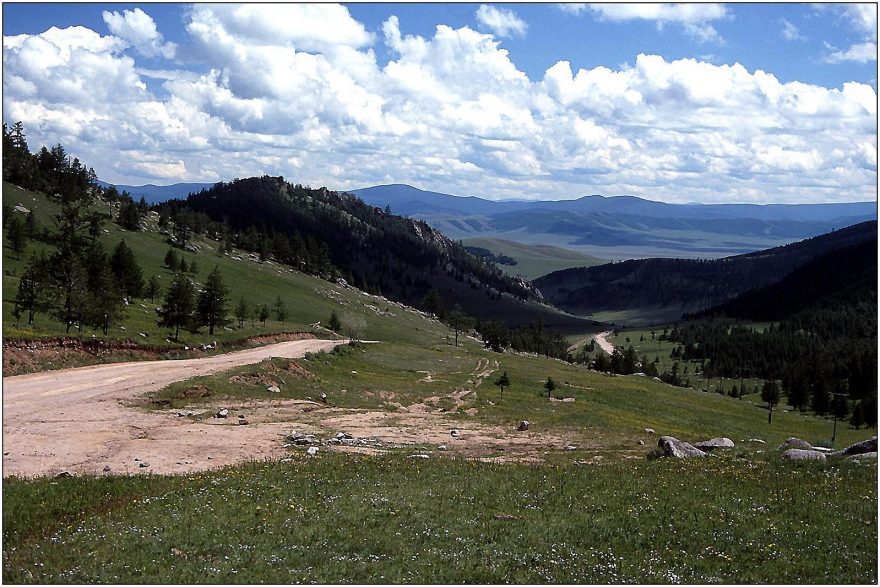 Krajina provincie Archangaj (hlavní silniční tah Mongolskem)