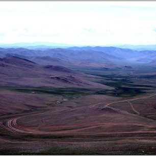 Hory na cestě do Moronu ze sedla Narinchjar