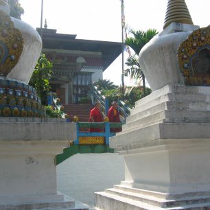 Phuentshonling – Kharbandi goemba nad městem