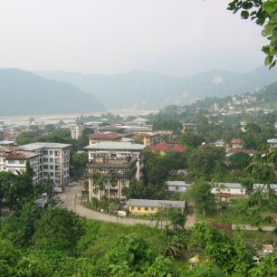 Phuentshonling – město