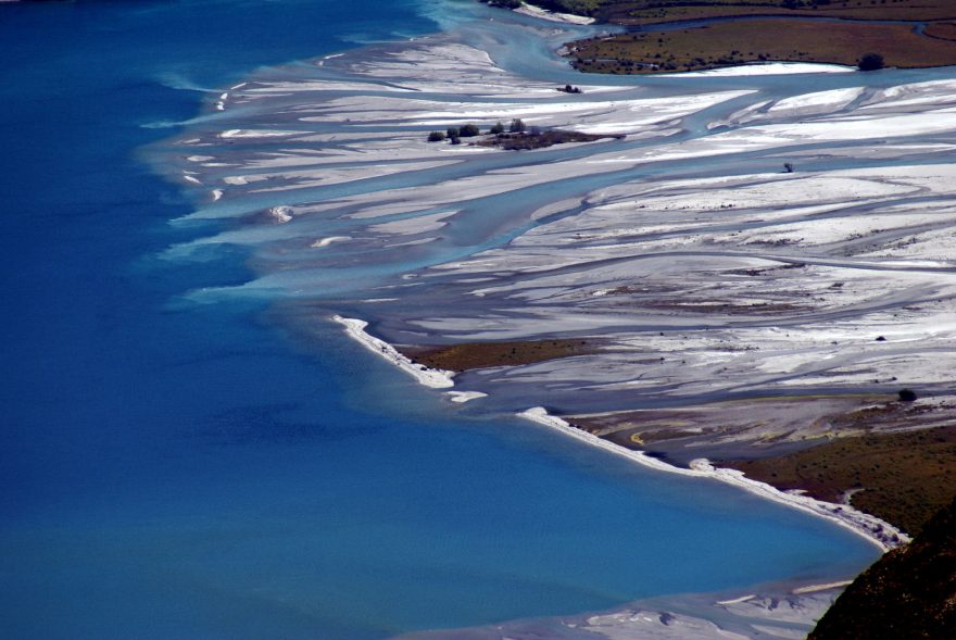 Delta řek Rees a Dar River ústící do severního konce Lake Wakatipu, Nový Zéland