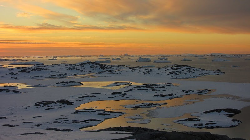 Západ slunce na Antarktidě