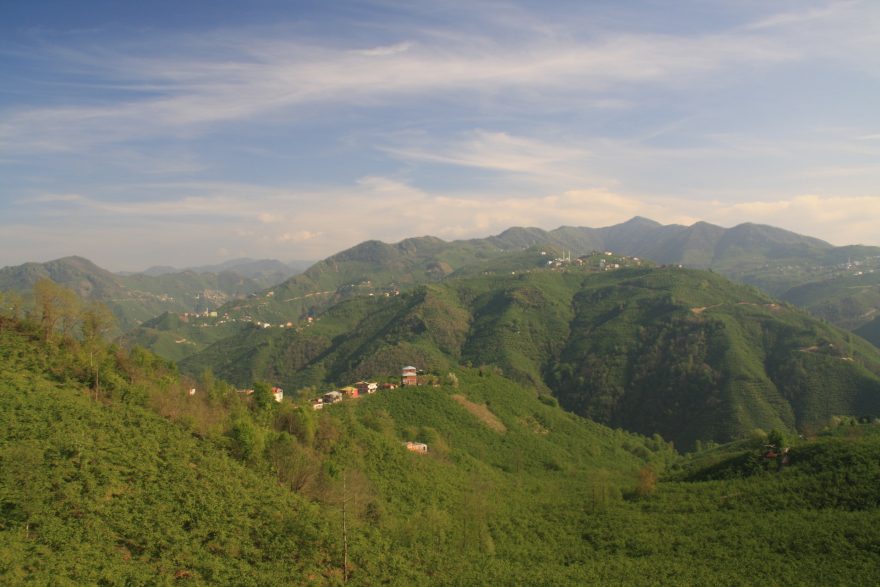 Konec cest za vesnicí Güce, Turecko