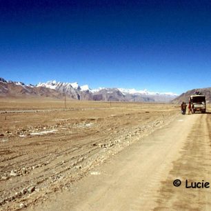 Nehostinná a krásná Karakoram Highway - čínsko pákistánská hranice