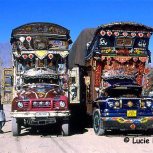 Zdobené pákistánské náklaďáky - Skardu