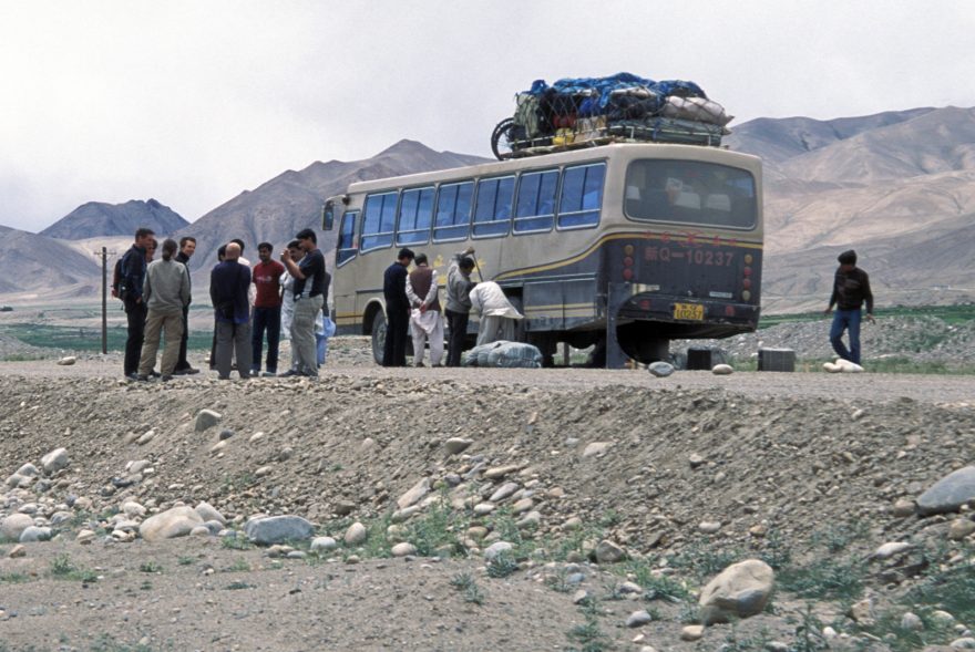 Jedna ze zastávek na KKH při výměně prasklé pneumatiky
