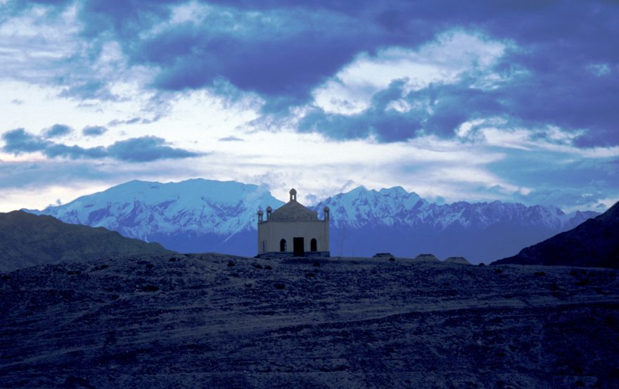 Nádherný výhled z Tashgurganu na sedmitisícovku Muztaghatu