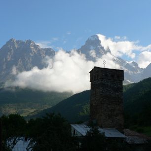 Svanská věž a hora Ušba