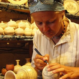 V hrnčířské dílně v Avanosu