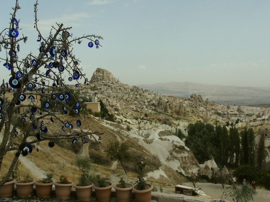 Skalní hrad Uchisar a Allahovo oko