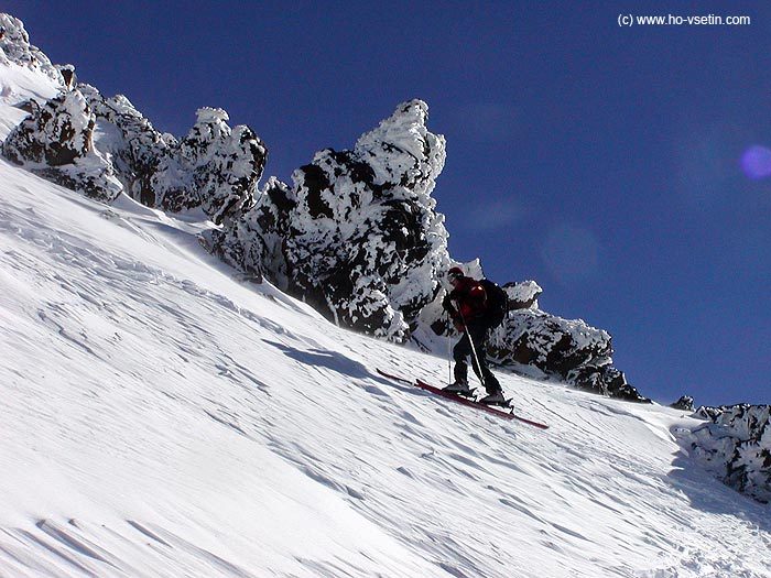Horní část výstupu na lyžích na Damavánd.