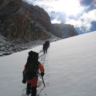 Výstup na Pik Izyskatěl (4570 m) Koronským ledovcem