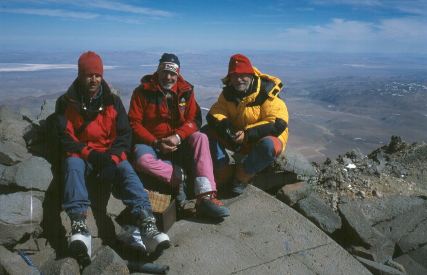Peter Krois, já a Gunter Jürschik na vrcholu vulkánu Llullaillaco (6 739 m)