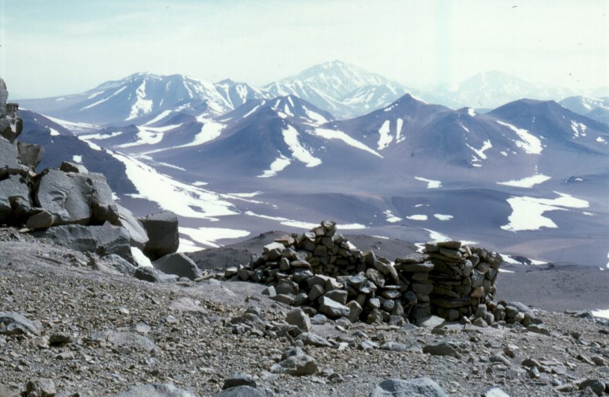Bývalá základna Inků ve vyšce 5 500 m, ze kterého se zahajovali výstupy k obřadnímu místu