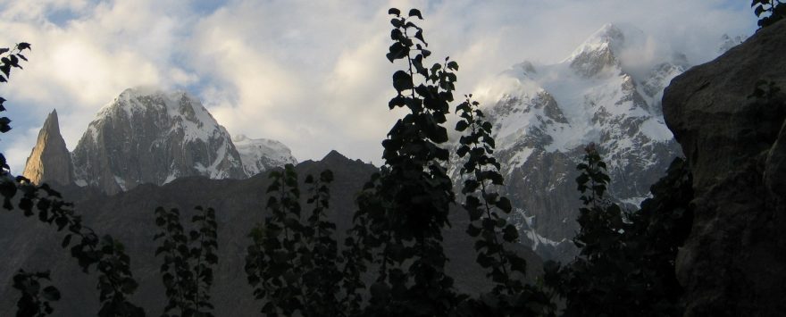 Vlevo Ladyfinger peak