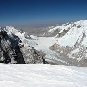 Pohled na sever směrem k Nangpa La