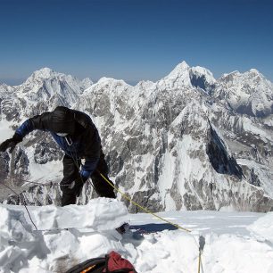 Příprava na noc na vrcholu
