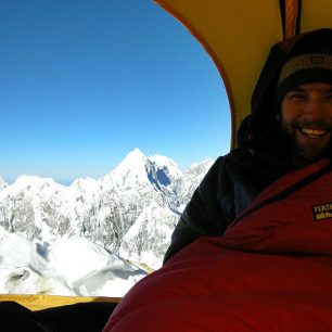 Nocleh na vrcholu Jobo Rinjang