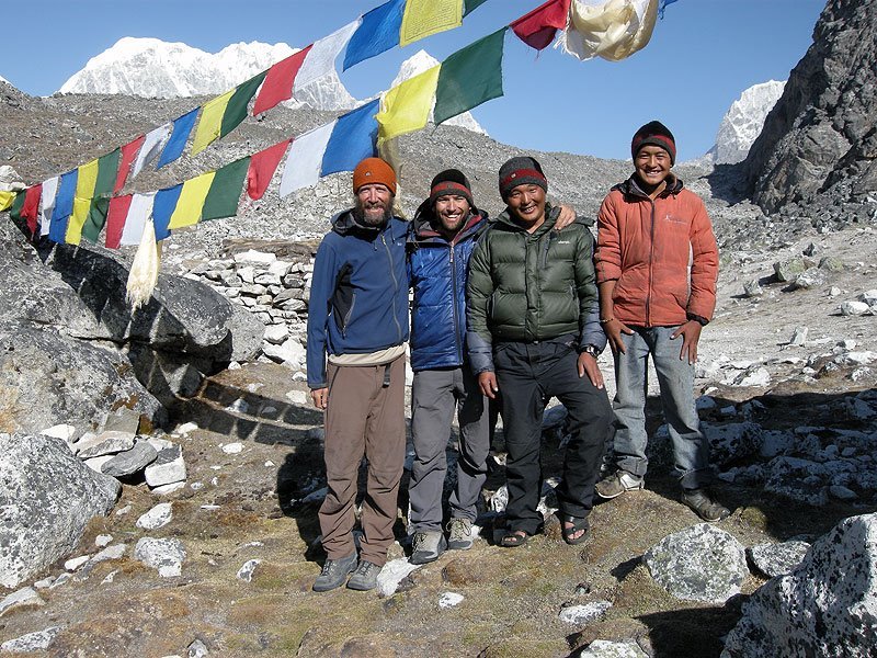 Joe a David s kuchařem Dawou a pomocníkem Pembou