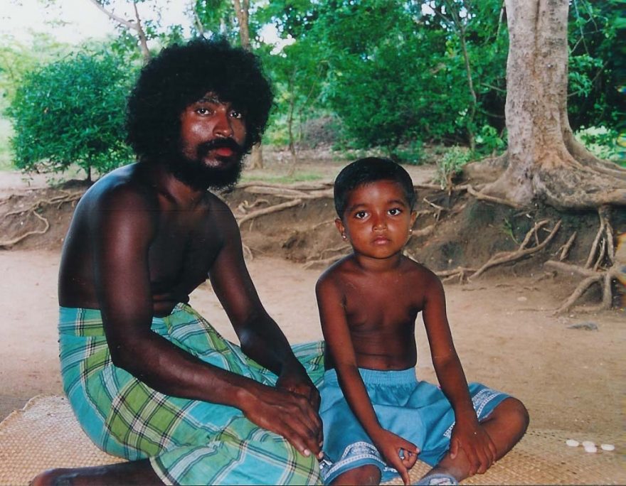 Tmaví Védové jsou příbuznými Austrálců a některých málo známých indických etnik (Bhílů)