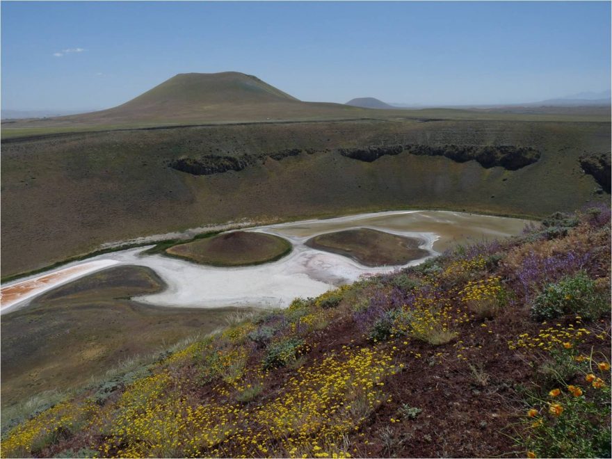 Meke Gölü; pohled na jezírka z vrcholu kráteru