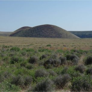 pohled z dálky na kráter Meke