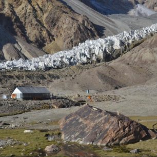základní tábor Moskvina (4350 m)