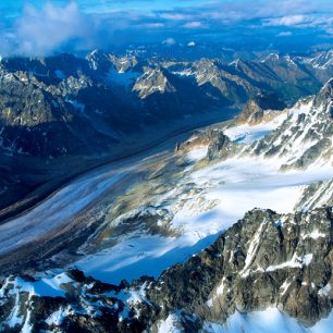 Z letadla připomíná Elridge Glacier řeku