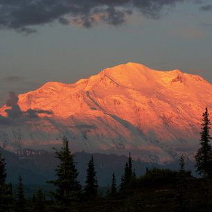 McKinley je svou hmotou a vyzdvižením větší než Mount Everest 