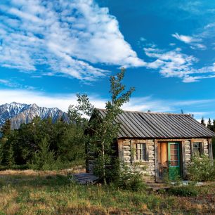 Po celé Aljašce jsou rozesety dřevěné sruby lovců či zlatokopů